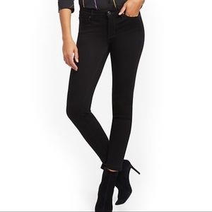 Mid-Rise Slimming No Gap Super-Skinny Ankle Jeans